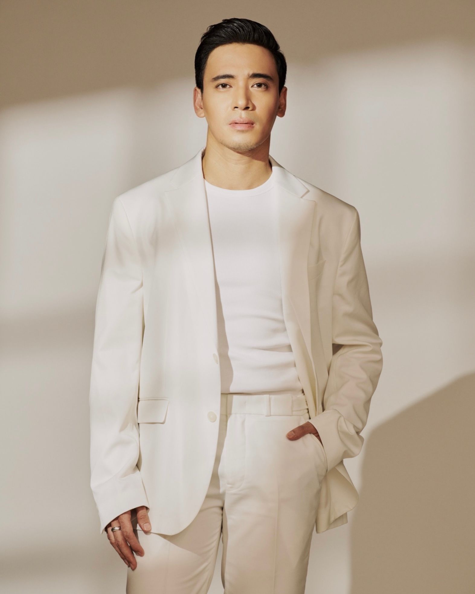 Erik Santos..jpg