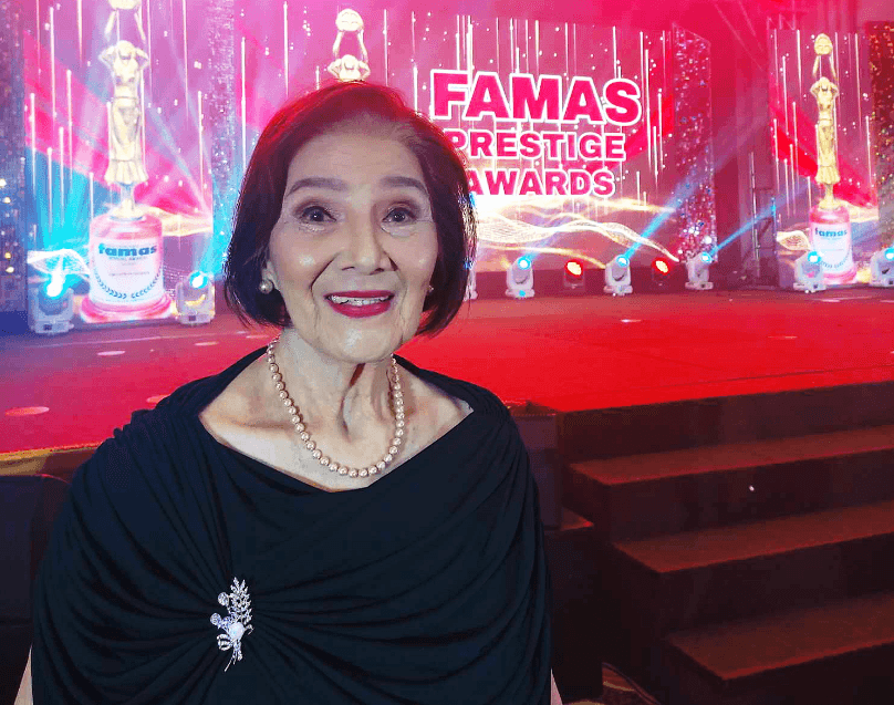 Eva Darren (Facebook) .png