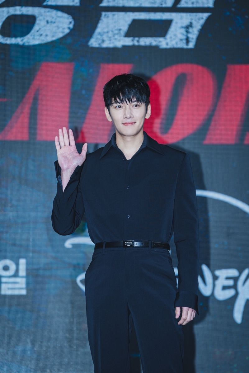 GangnamBSide_Disney+ (11).jpg