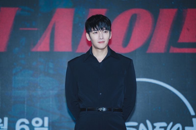 GangnamBSide_Disney+ (12).jpg