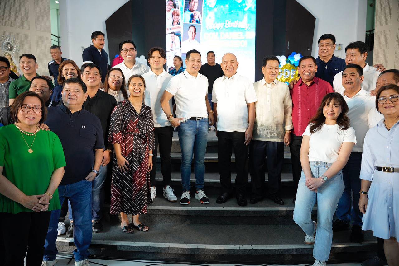 Gov Daniel with Bulacan mayors and districts representatives.jpg