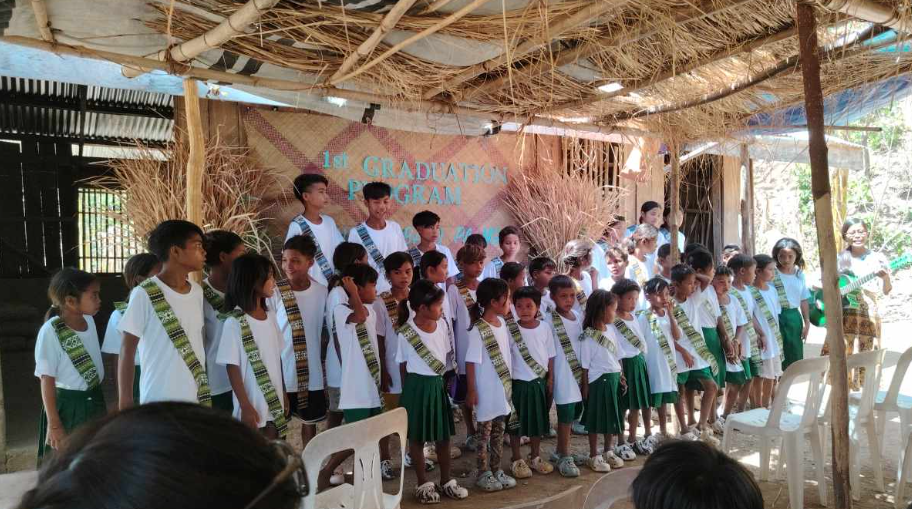 Graduation 3 with all Mangyan students.png