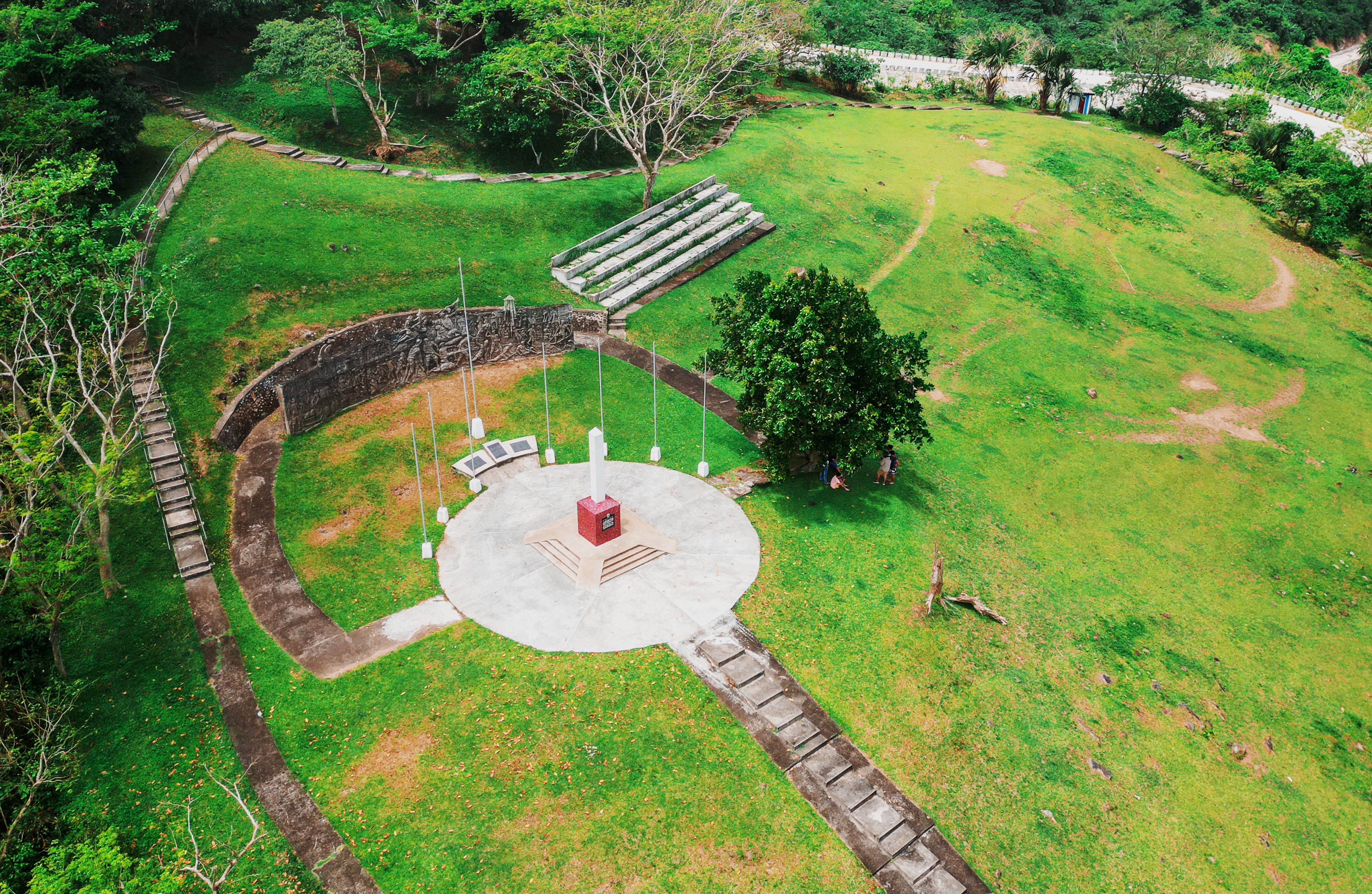HISTORY LIVES ON Battle of Pulang Lupa Shrine.jpg
