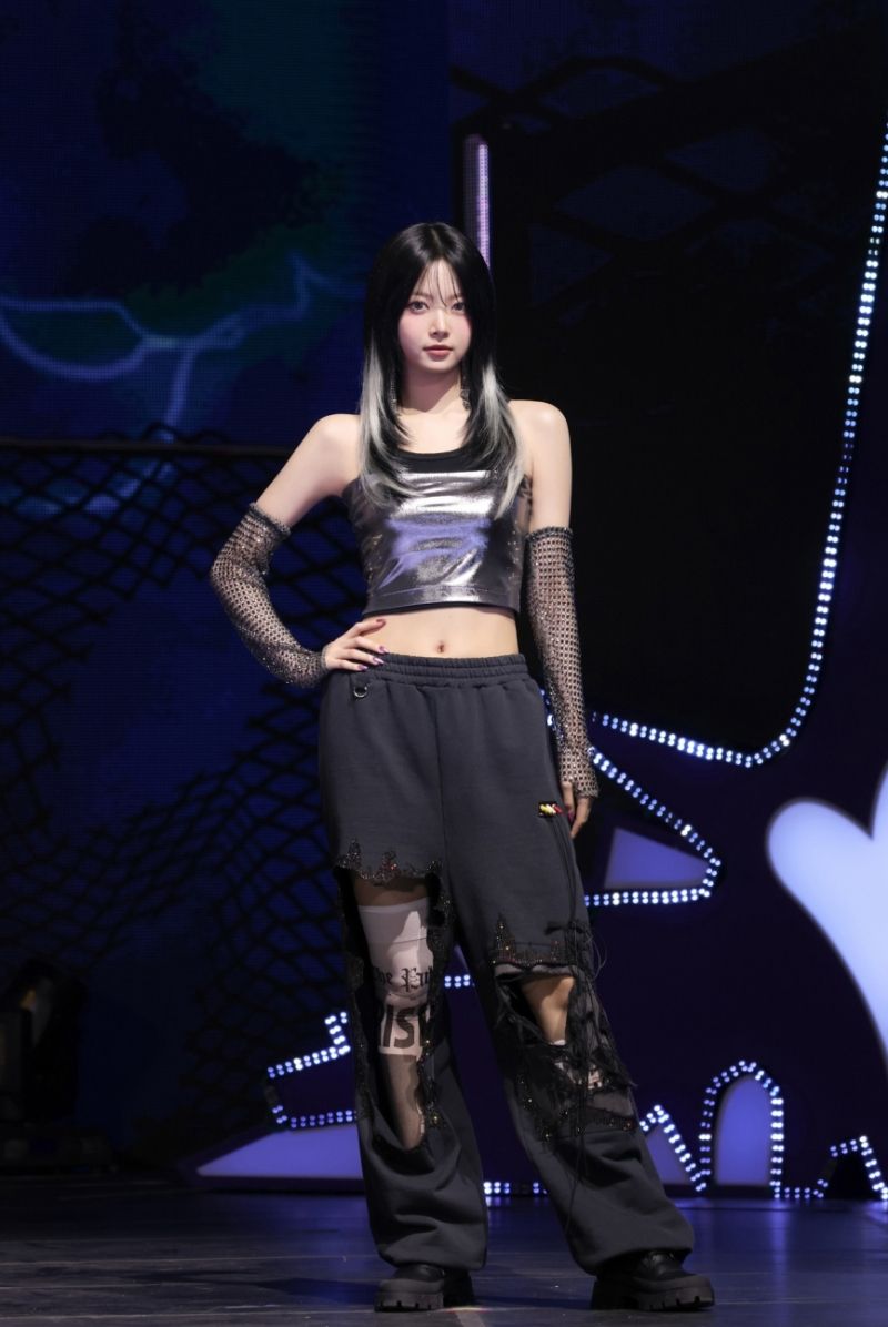 HONG EUNCHAE LE SSERAFIM CRAZY MEDIA SHOWCASE (2).jpg