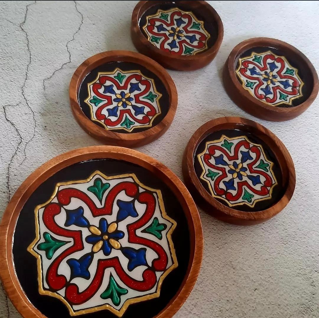 Hand-painted wooden coasters courtesy of @pintadas.filipinas.jpg