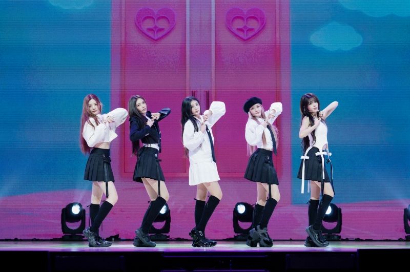 ILLIT_I’LL LIKE YOU_Group_4.jpg