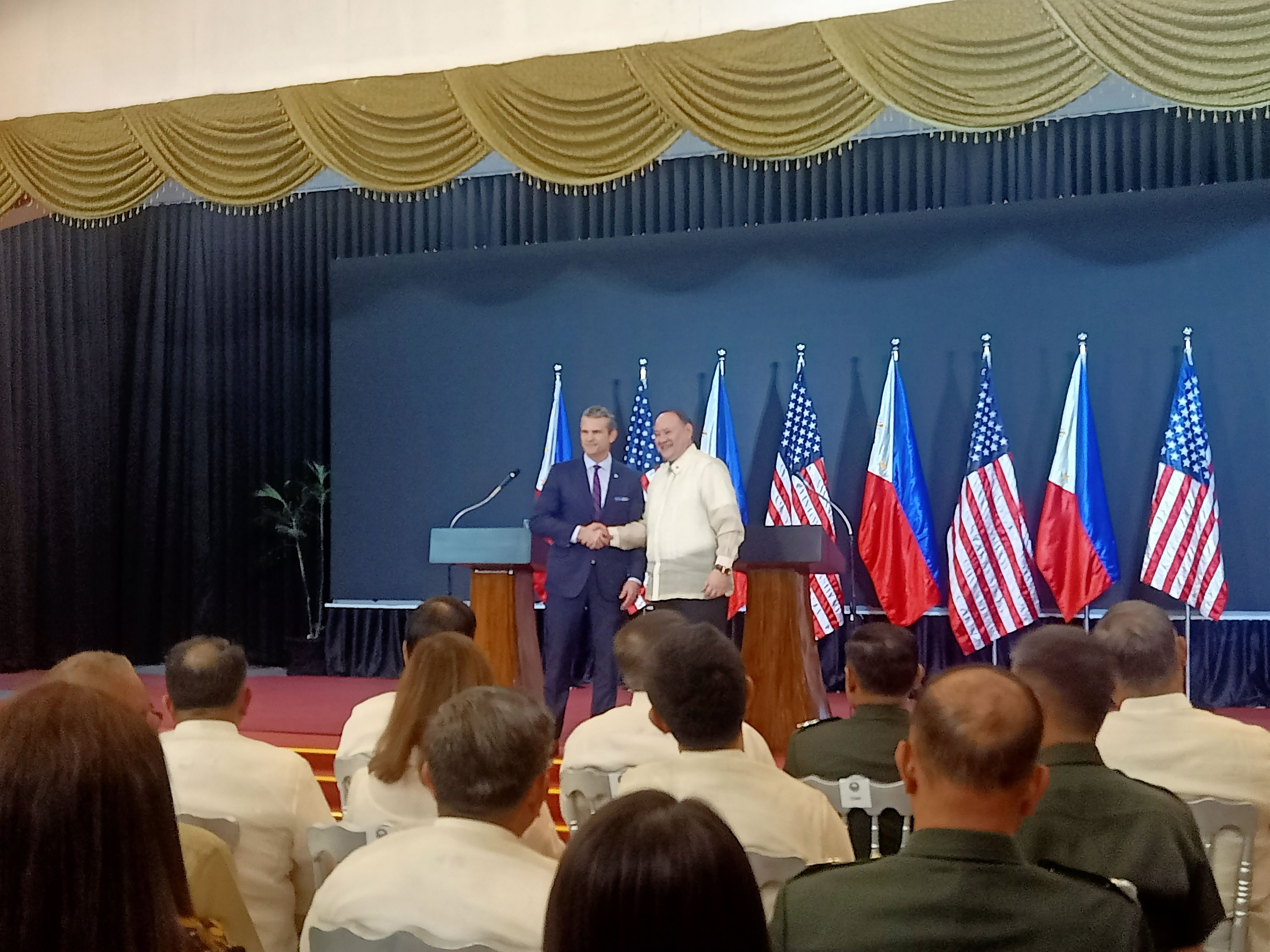 Pete Hegseth Gilberto TEodoro Jr.jpg