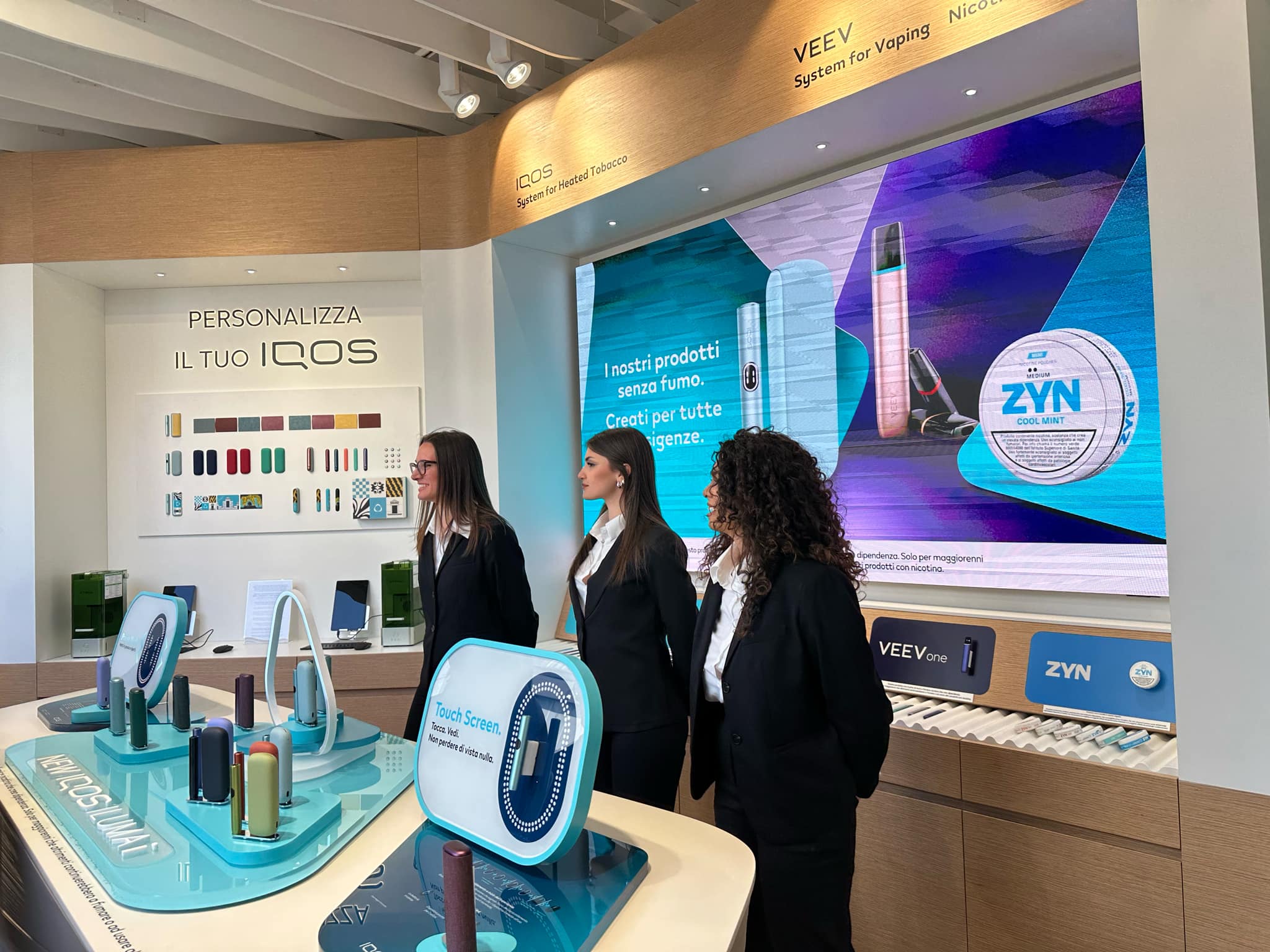 IQOS Piazza stall.jpeg