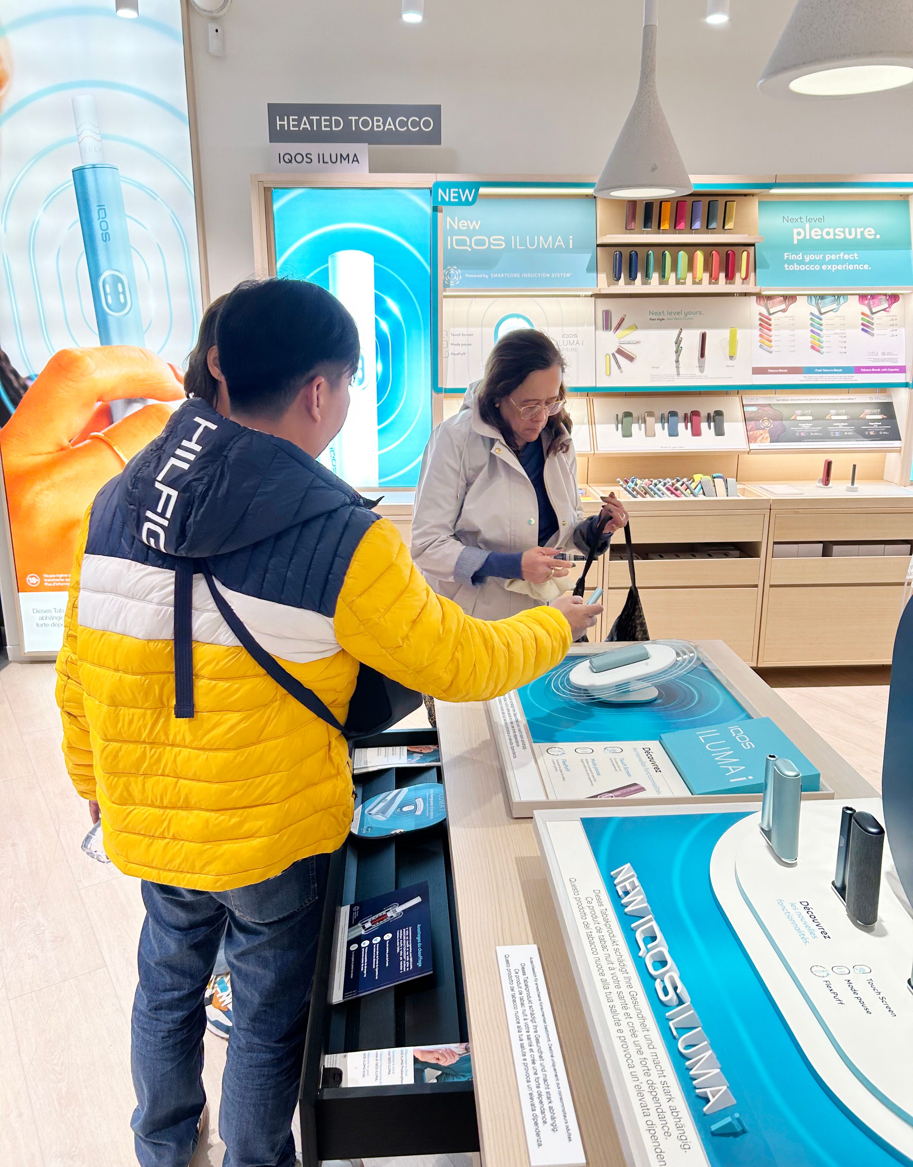 IQOS store in Geneva_1.jpg