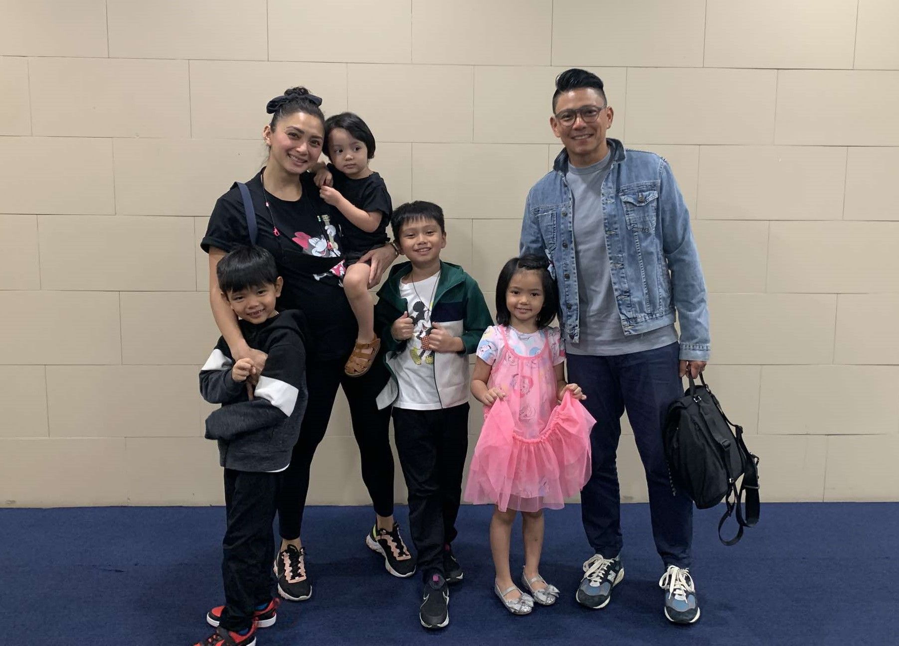 Iya Villania, Drew Arellano, and their kids.jpg