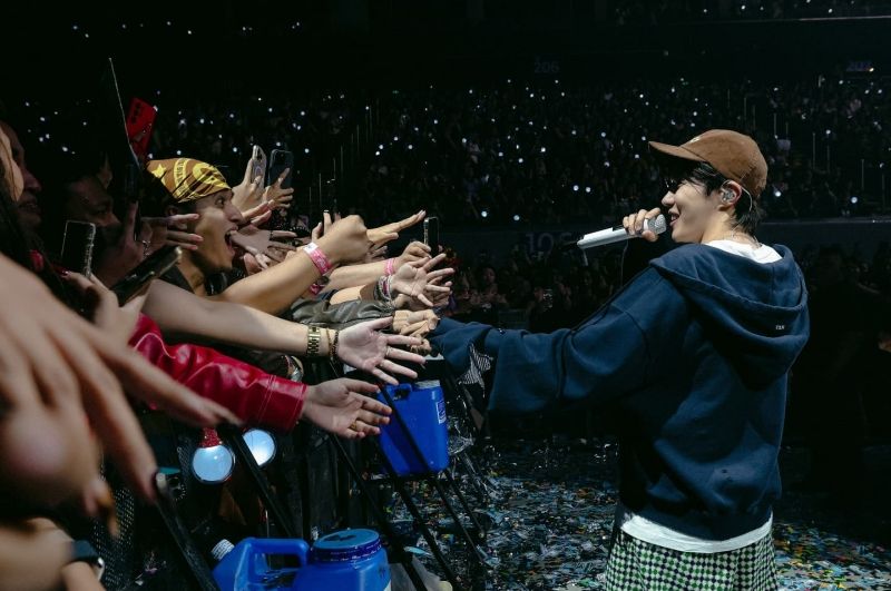 JHOPE_MANILAD2 (3).jpg