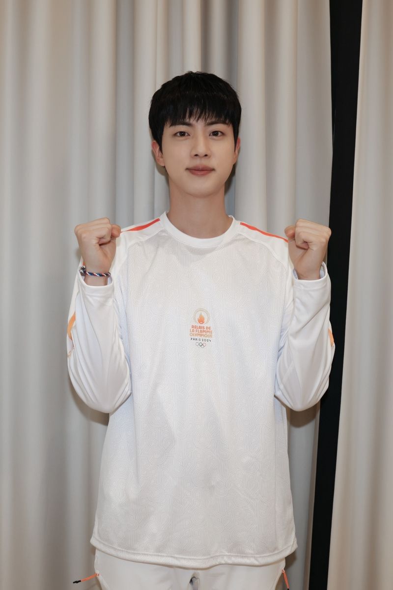 Jin Paris 2024 Olympic Torch Relay 2.jpg