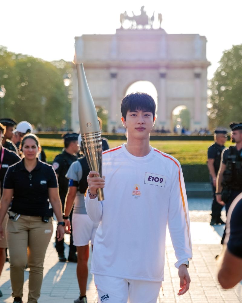 Jin Paris 2024 Olympic Torch Relay 4.jpg