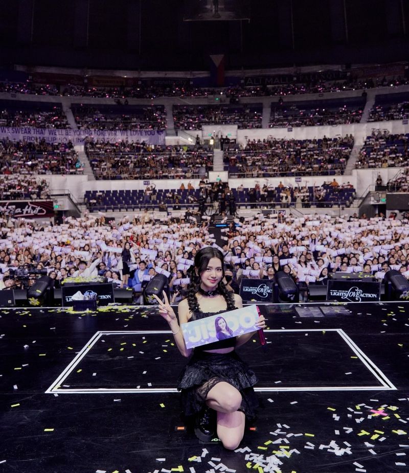Jisoo_Manila (3).jpg
