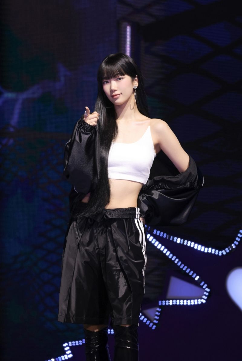 KAZUHA LE SSERAFIM CRAZY MEDIA SHOWCASE (1).jpg