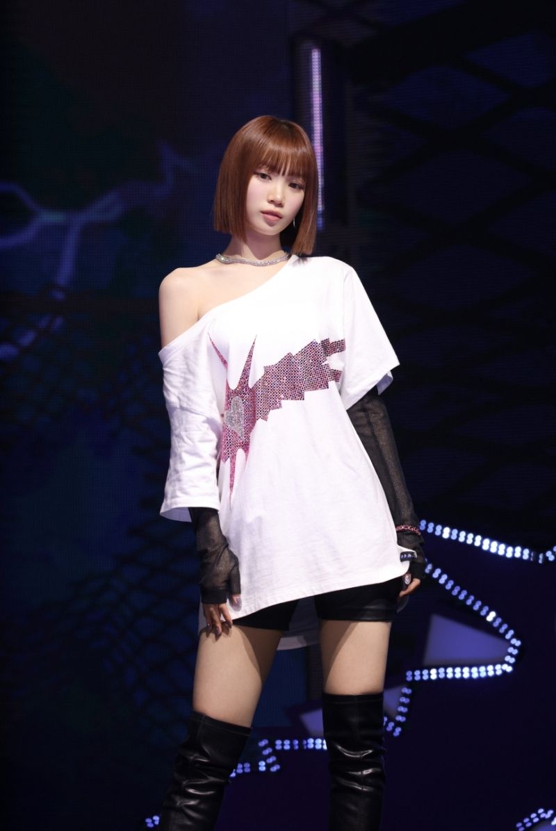 KIM CHAEWON LE SSERAFIM CRAZY MEDIA SHOWCASE (1).jpg