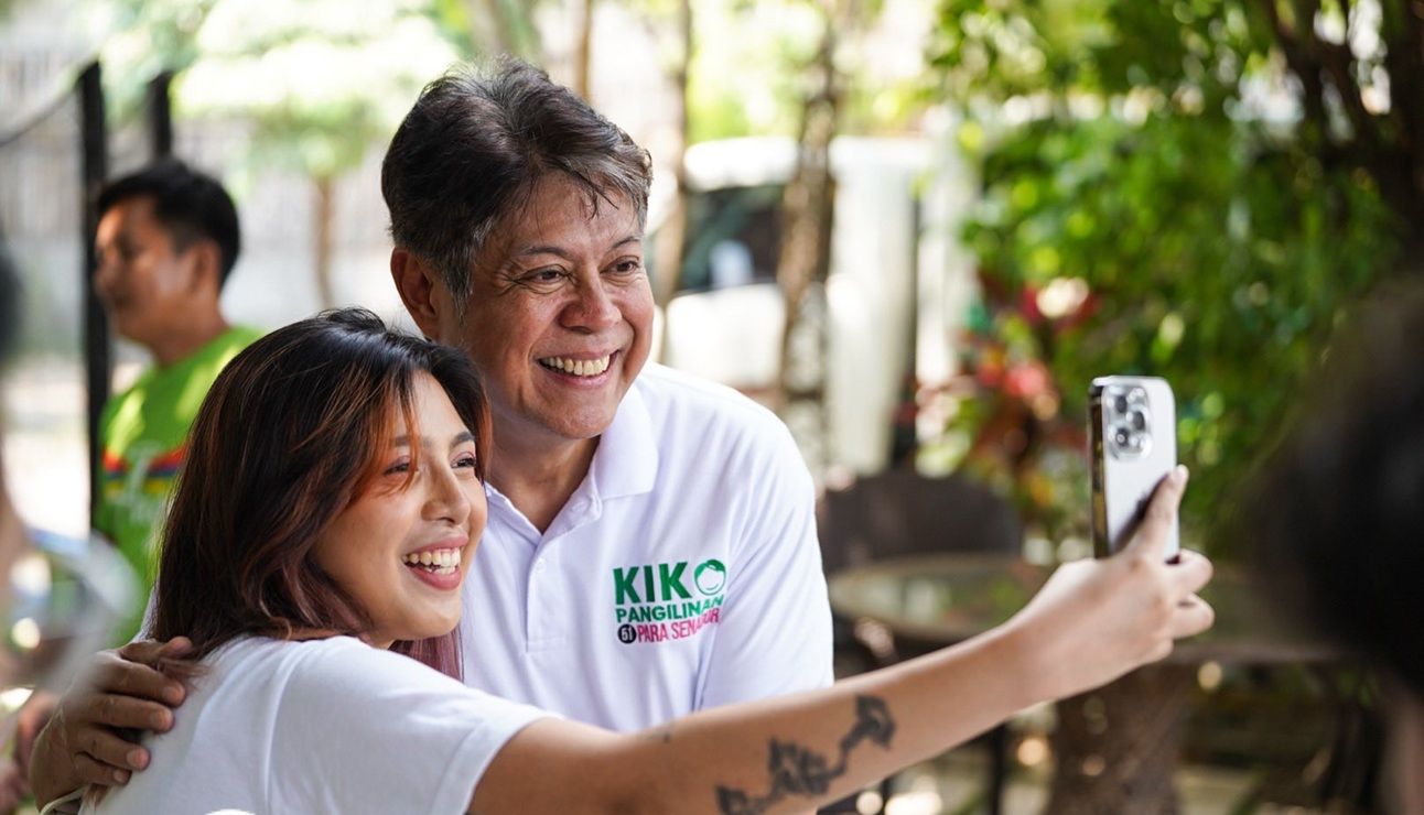 Kiko Pangilinan with supporter.jpg