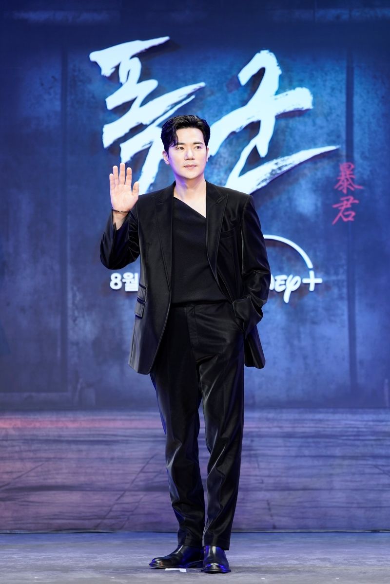 Kim Kangwoo (2).jpg