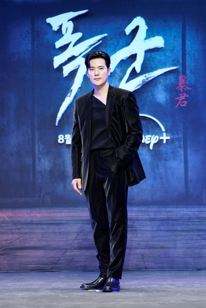 Kim Kangwoo (3).jpg