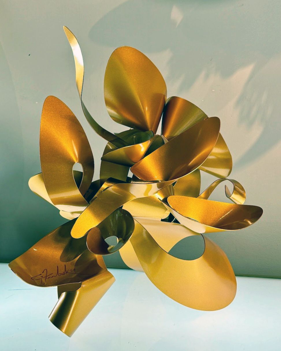 LUSTROUS PHYCOFLORA, aluminum alloy, 59x34x35 inches, 2024.jpg