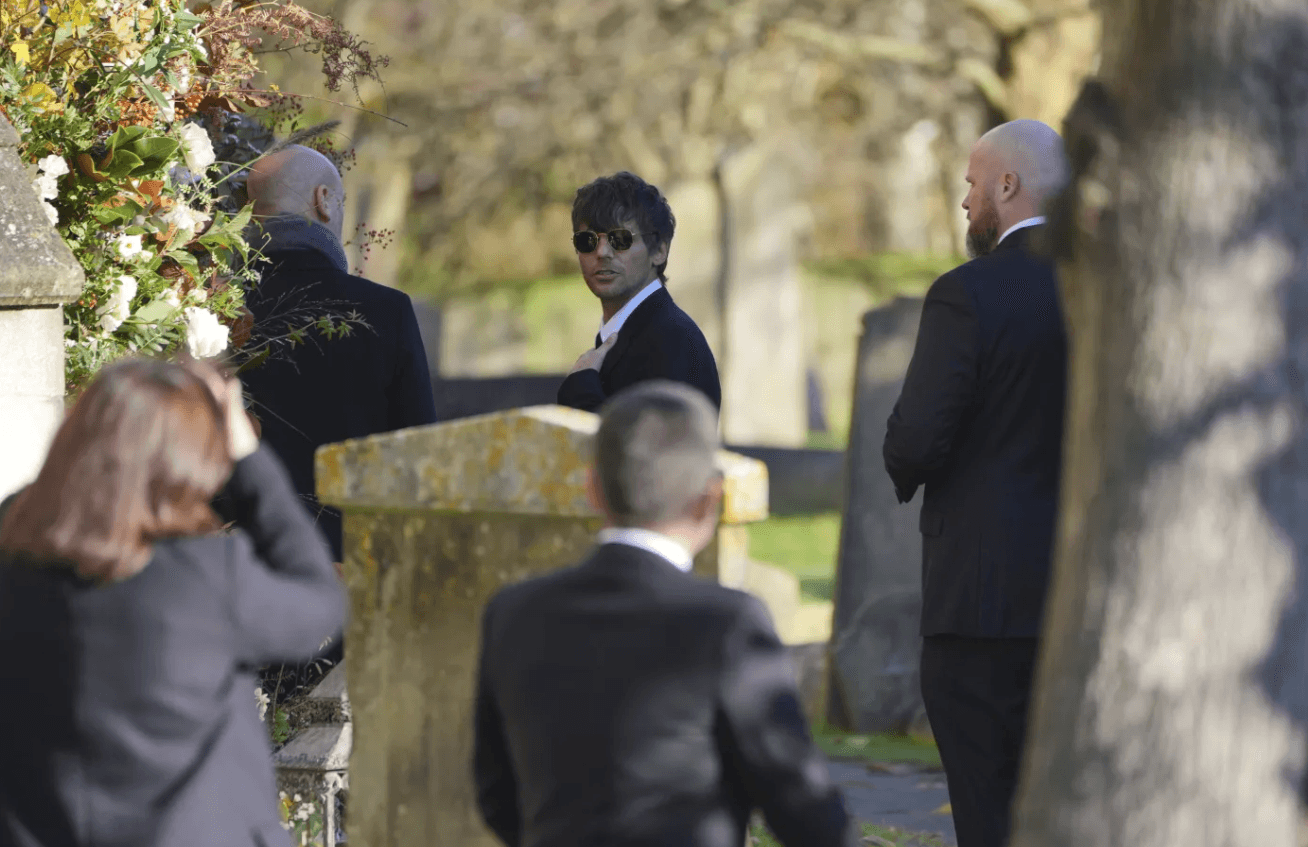 Louis Tomlinson .png