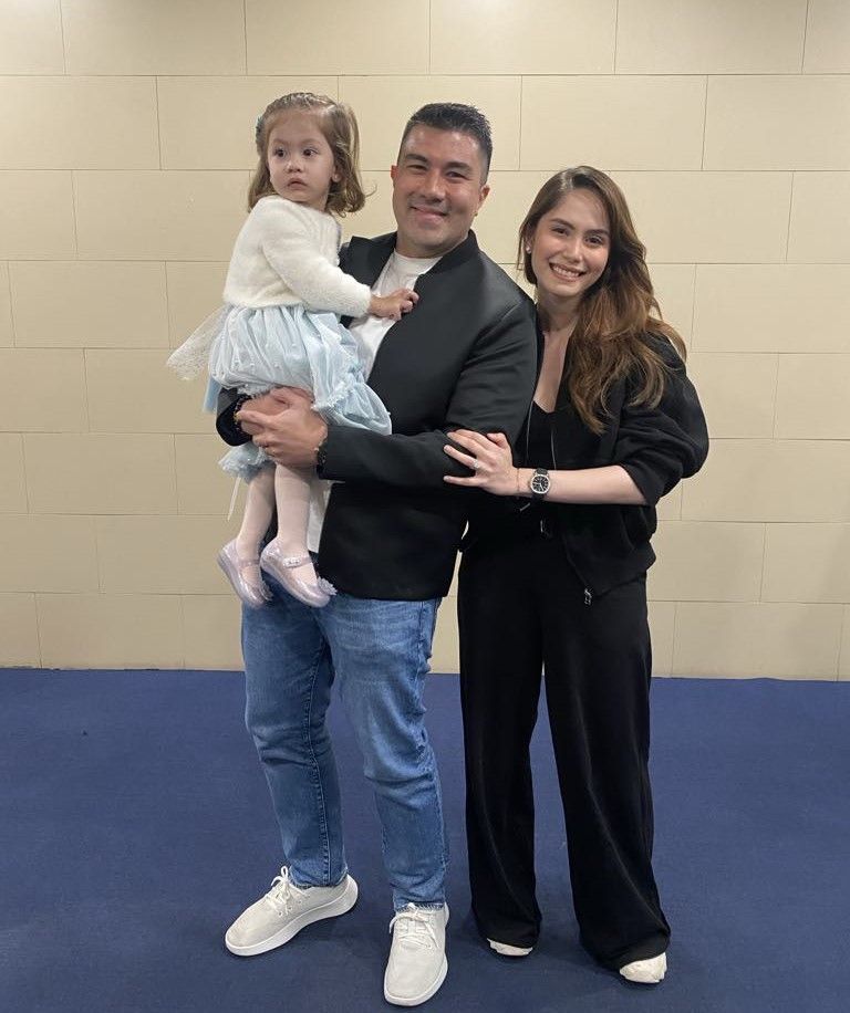 Luis Manzano, Jessy Mendiola, and daughter Rosie.jpg