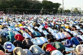 Muslims during Ramadan in PH.jpg
