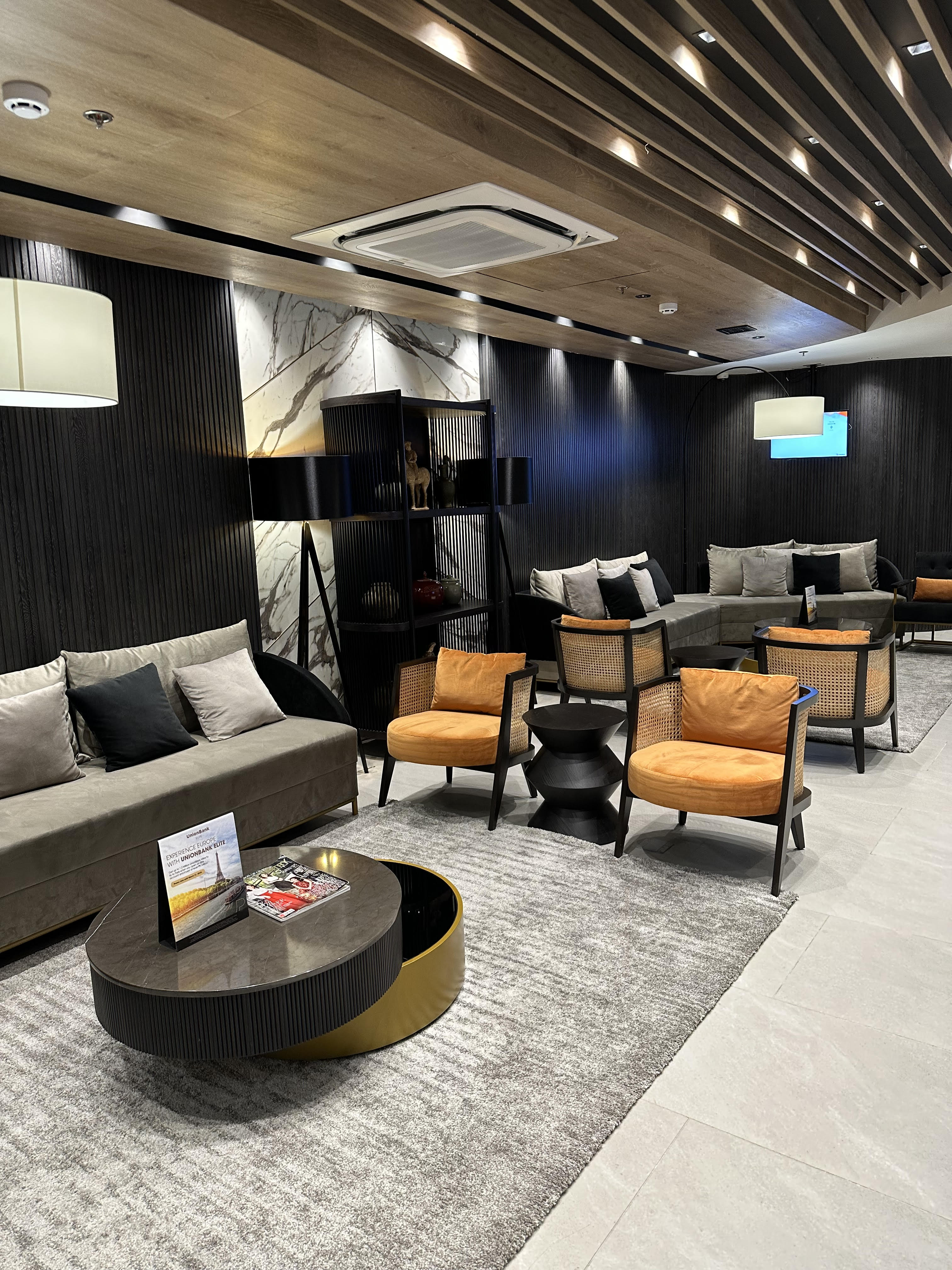 PREMIUM EXPERIENCE The Ark's Gold Lounge.jpg