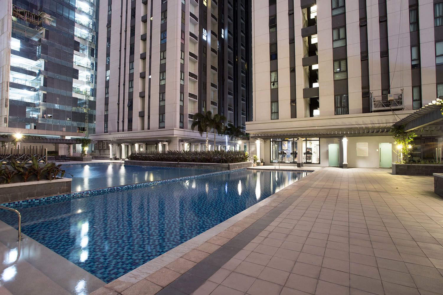 Photo 3_ Outdoor Pool at The Sapphire Bloc, located at the Mezzanine Level-min.jpg
