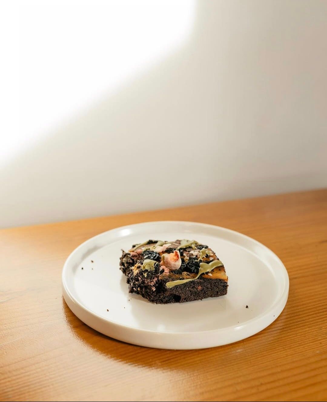 Pistachioberry brownie courtesy of @w.tfudge.jpg