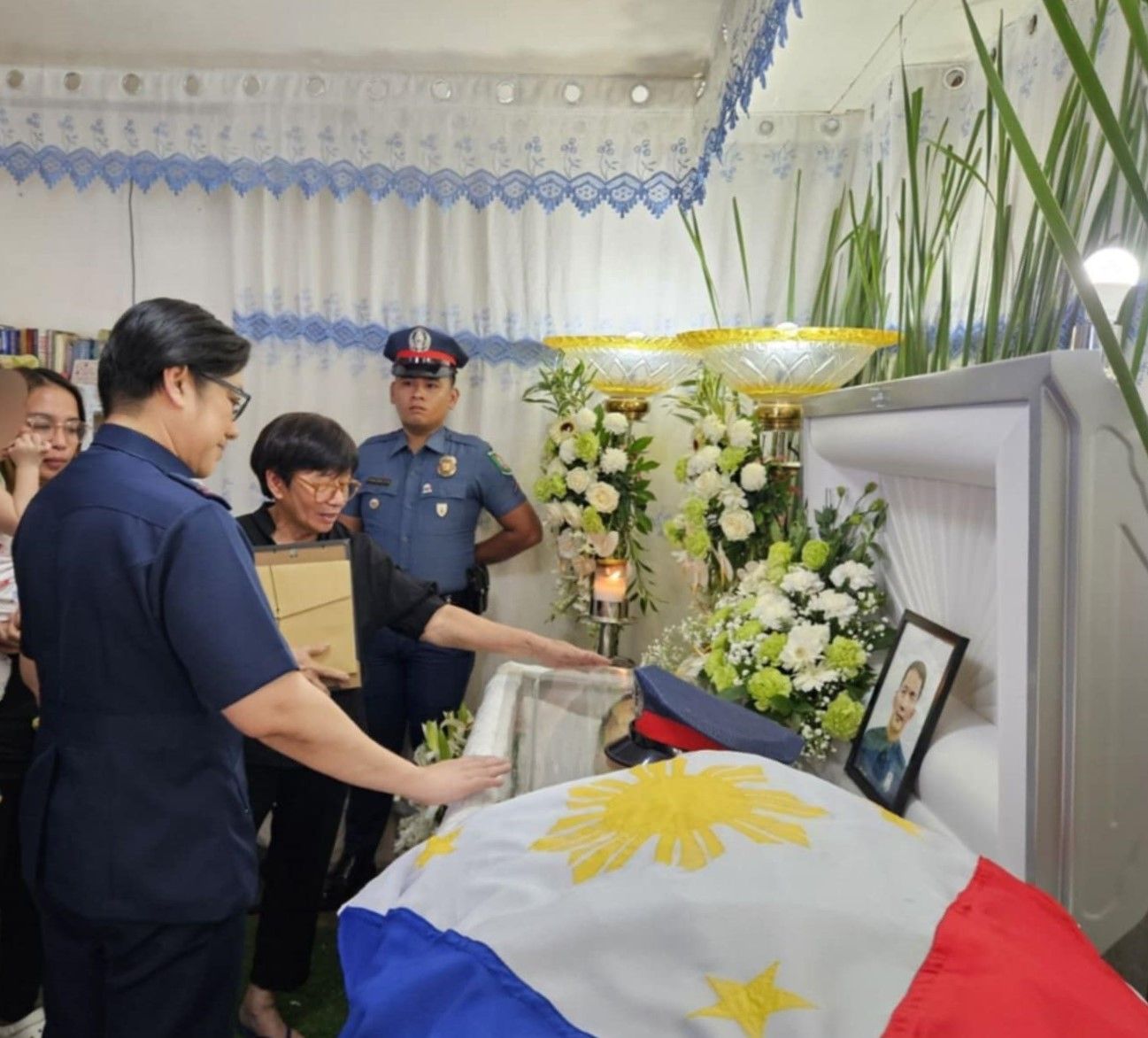 RD PRO3 FAJARDO VISITS WAKE OF FALLEN POLICE OFFICERS IN BULACAN.jpg