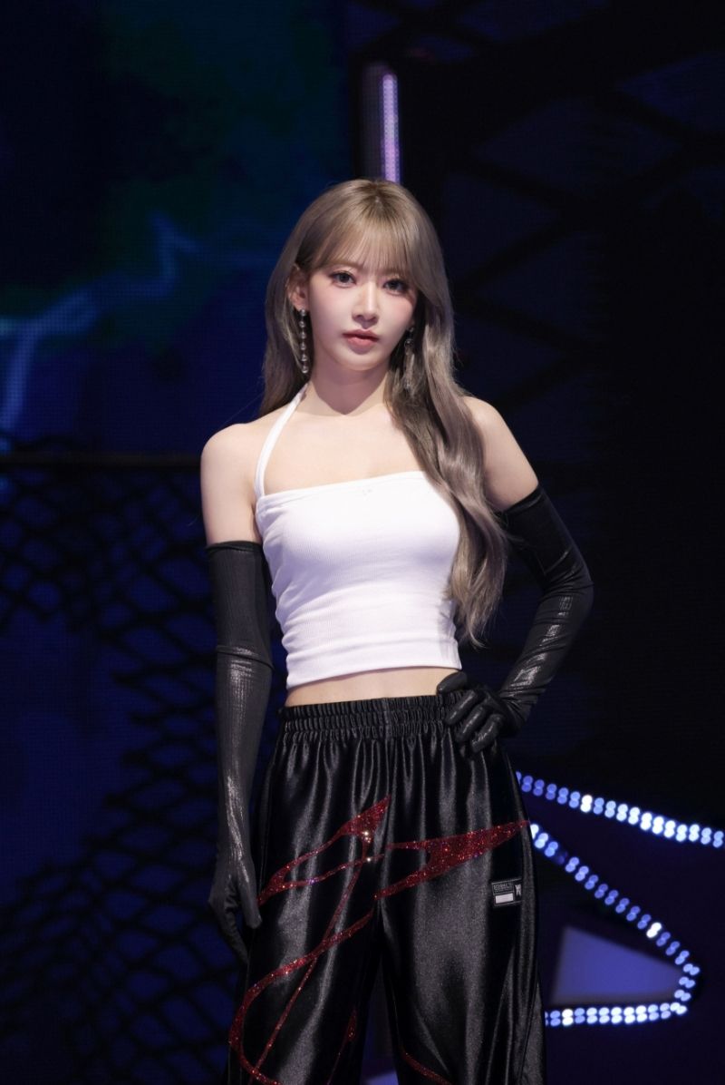 SAKURA LE SSERAFIM CRAZY MEDIA SHOWCASE (1).jpg