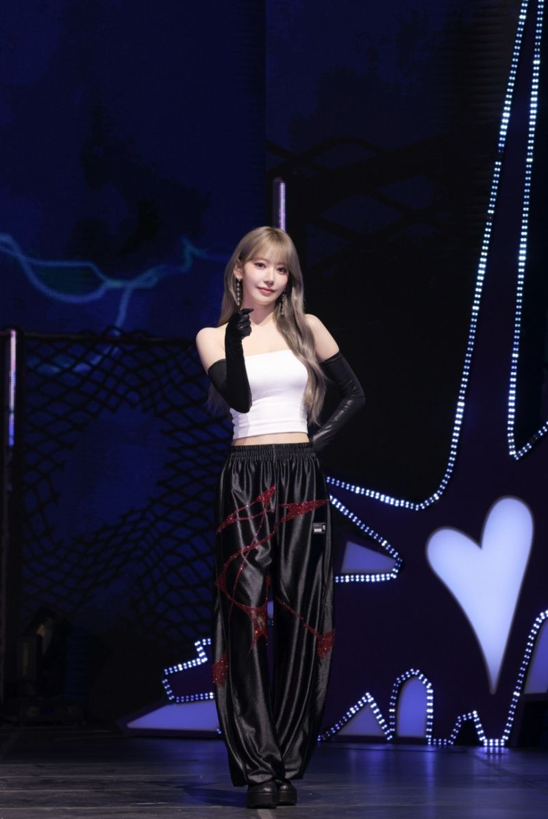 SAKURA LE SSERAFIM CRAZY MEDIA SHOWCASE (2).jpg