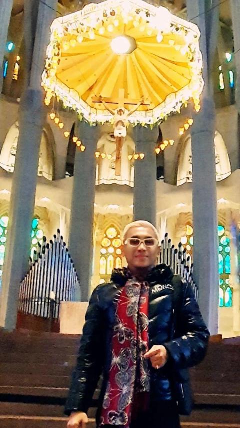 SAY A PRAYER Inside Sagrada Familia in Barcelona.jpg