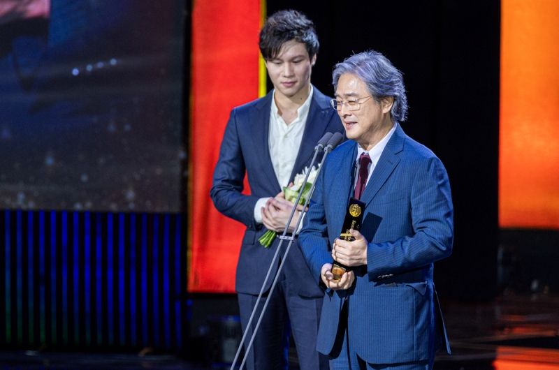 SDA 2024_공식 스틸_박찬욱_호아 쉬안데_동조자(Chanwook Park _Hoa Xuande_ The Sympathizer)_1.jpg