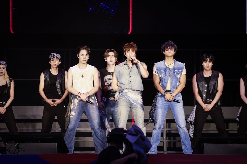 SEVENTEEN Lollapalooza Berlin Performance_Hip-hop Unit.jpg