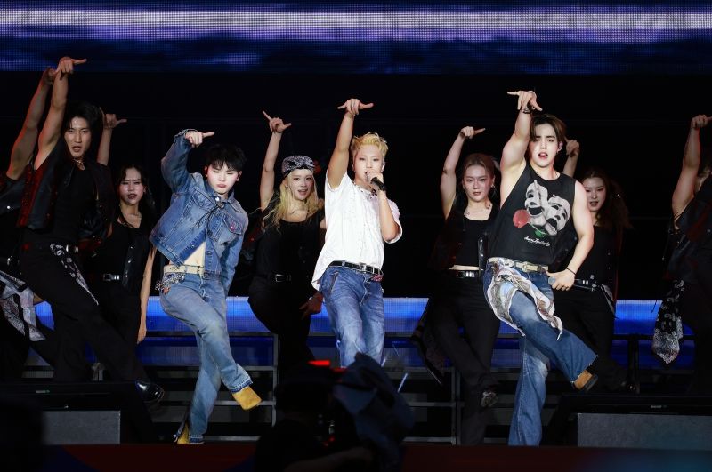 SEVENTEEN Lollapalooza Berlin Performance_SVT LEADERS.jpg