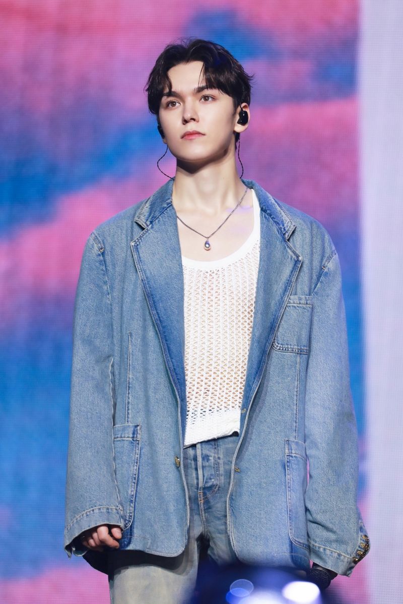 SEVENTEEN_VERNON.jpg
