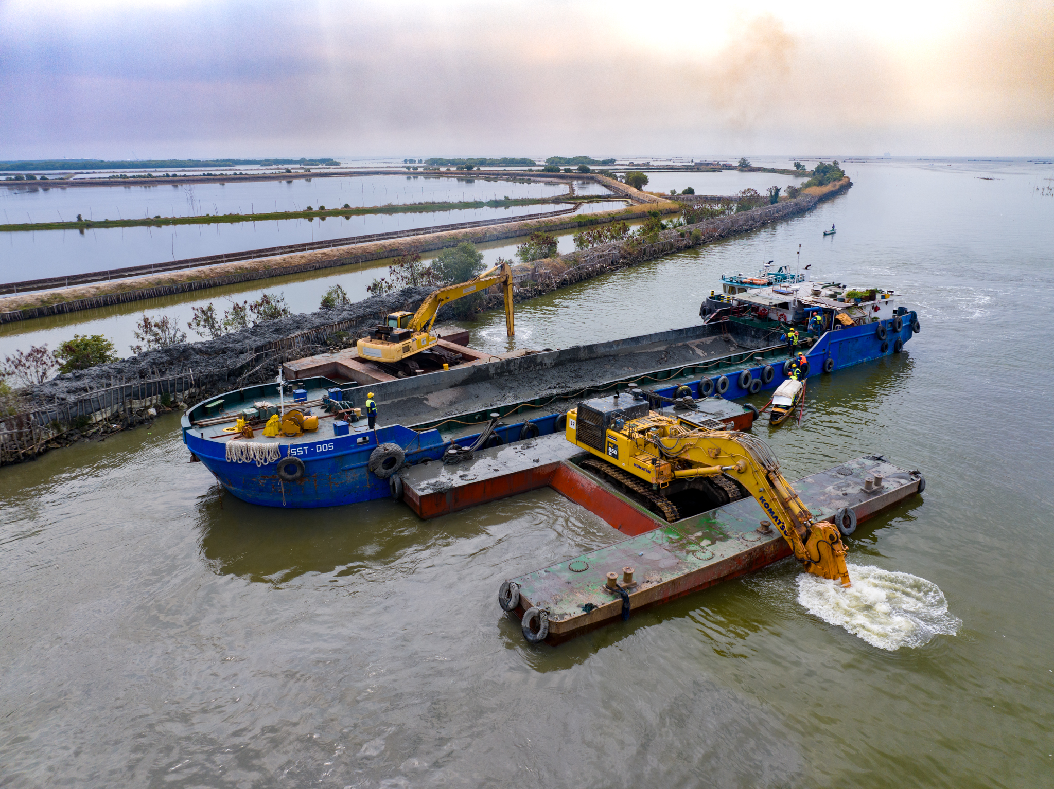 SMC Bulacan river cleanup 2.jpg