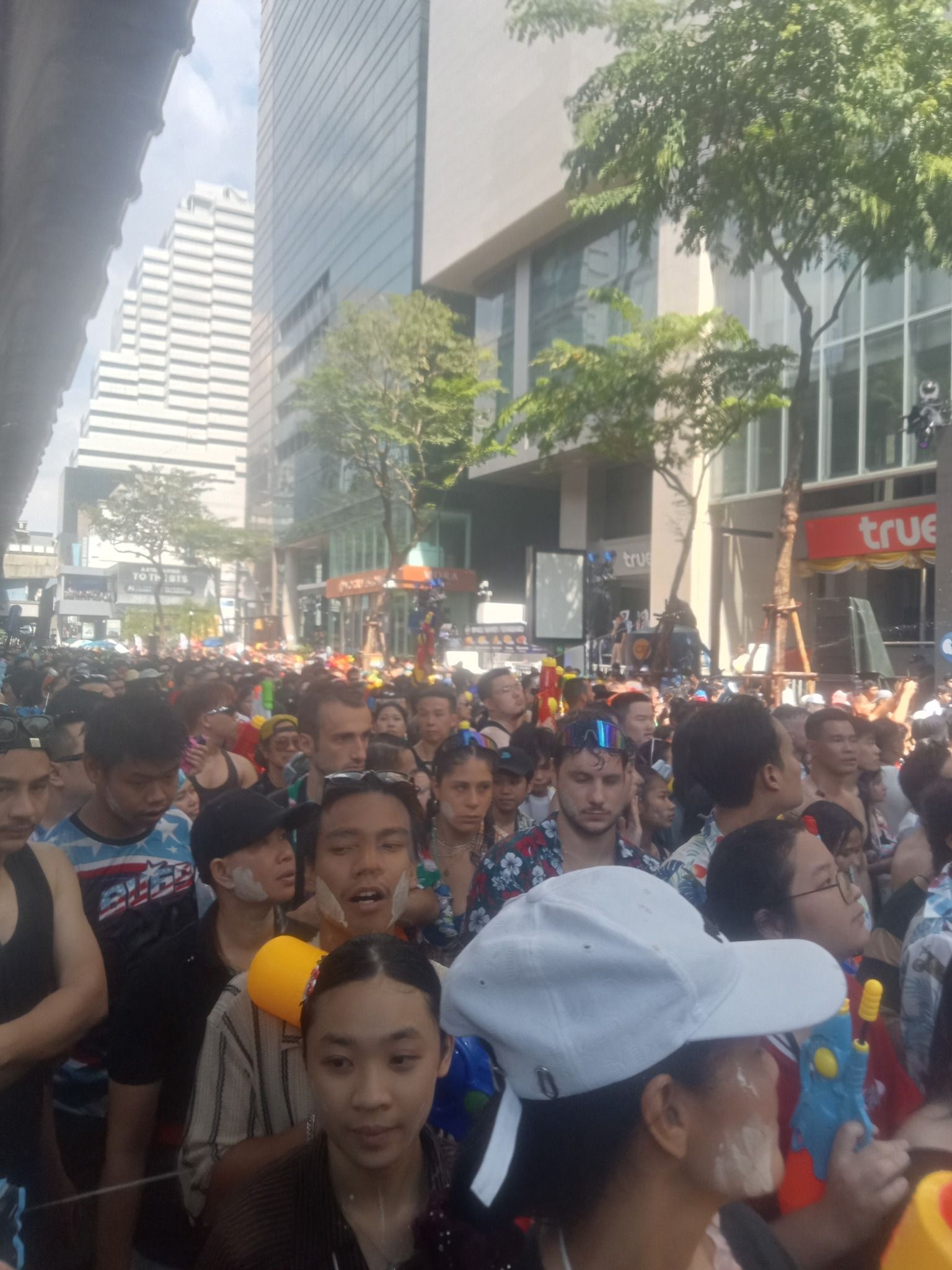 SONGKRAN - Photo 1.jpg