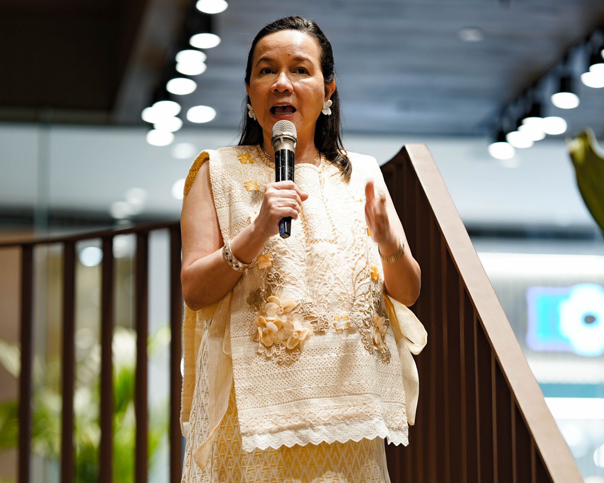 Sen Grace Poe at Kultura GH Mall.jpg