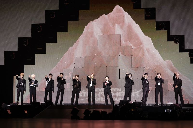 Seventeen_Rosemont (5).jpg