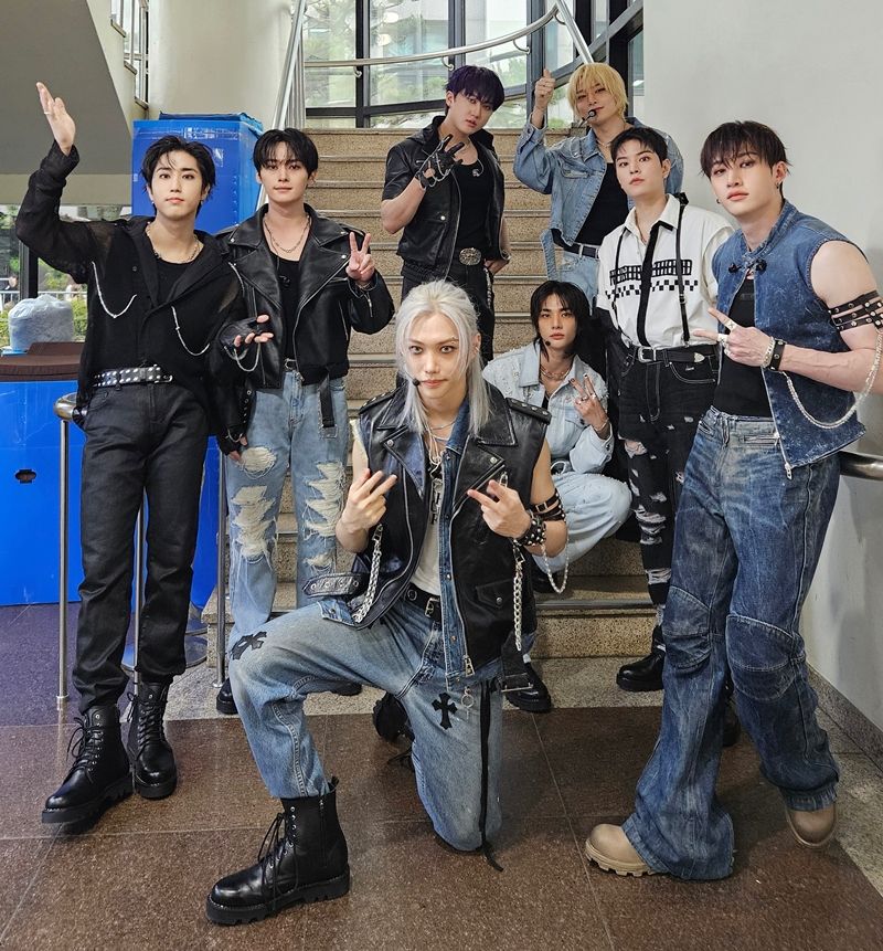 StrayKids2.jpeg