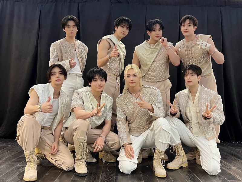 StrayKids2.jpeg