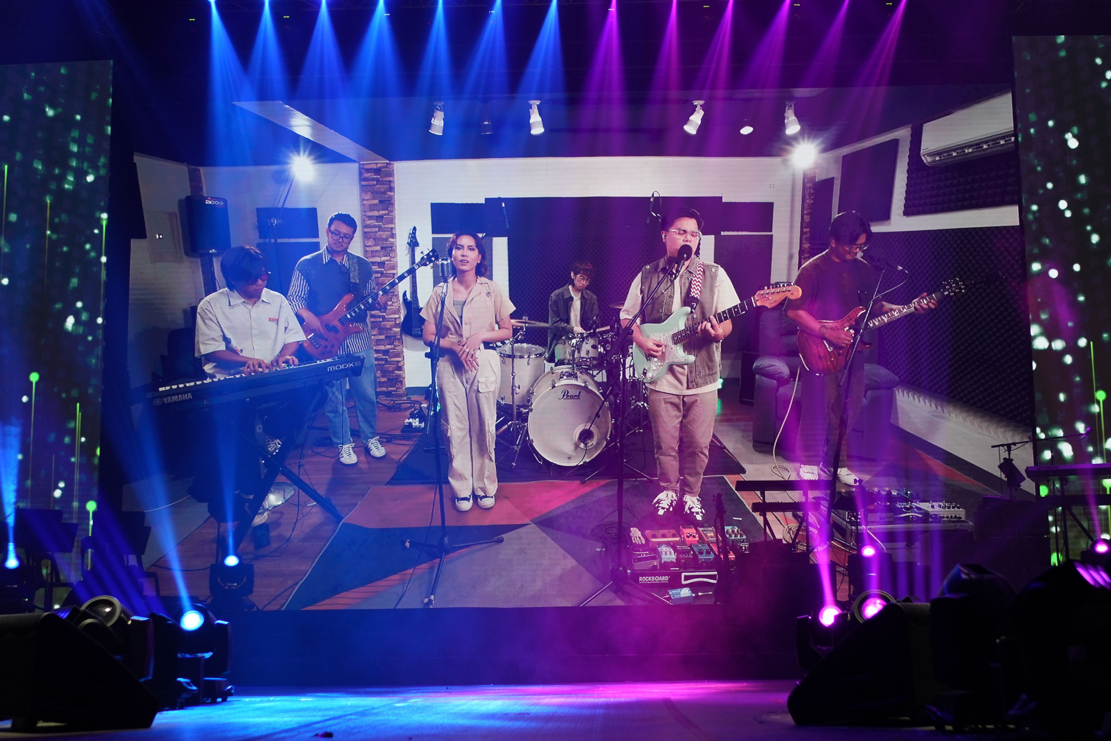 SunKissed Lola x SB19 Stell_Photo 1.jpg