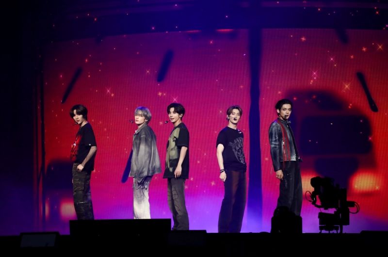 TOMORROW X TOGETHER GROUP_WEVERSE CON (1).jpg