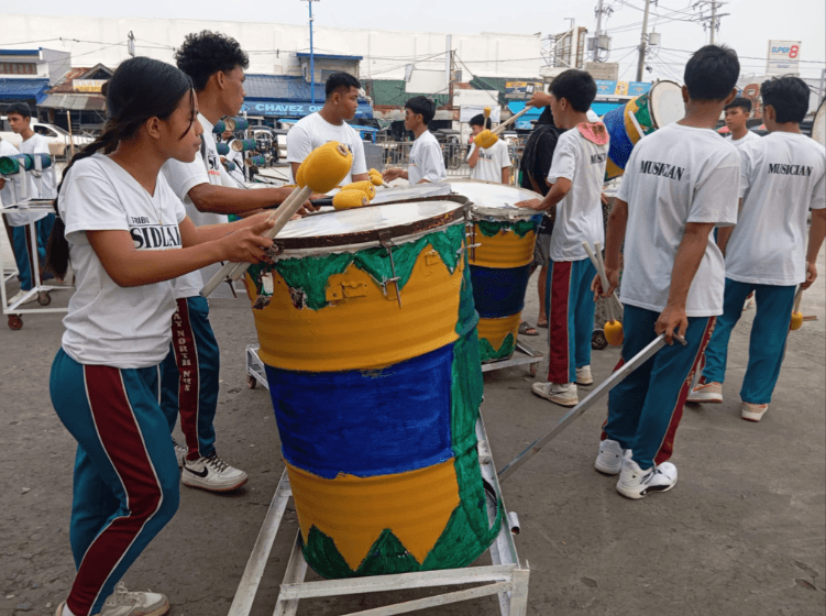 Tanay Hane Festival Students preparing 2.png