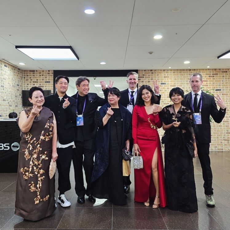 Team Cigarette Girl at the Seoul Drama Awards.jpg
