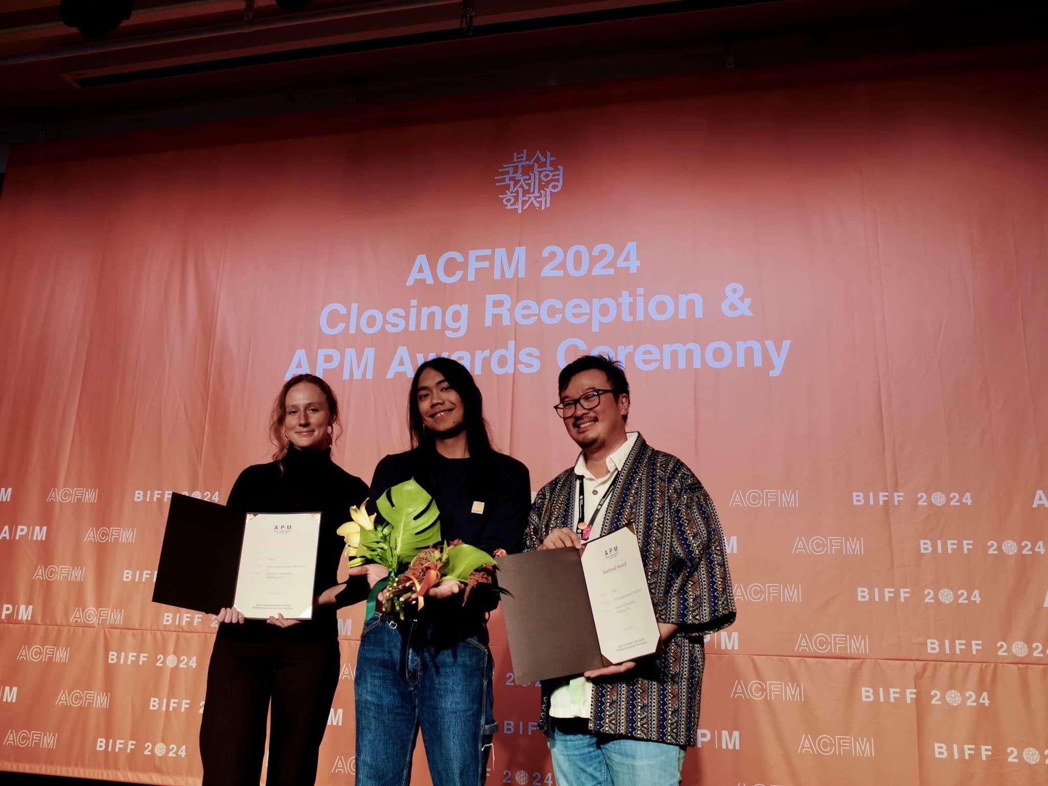 The Hum team composed of Hannah Schierbeek, Don Josephus Raphael Eblahan and Alemberg Ang  .JPG