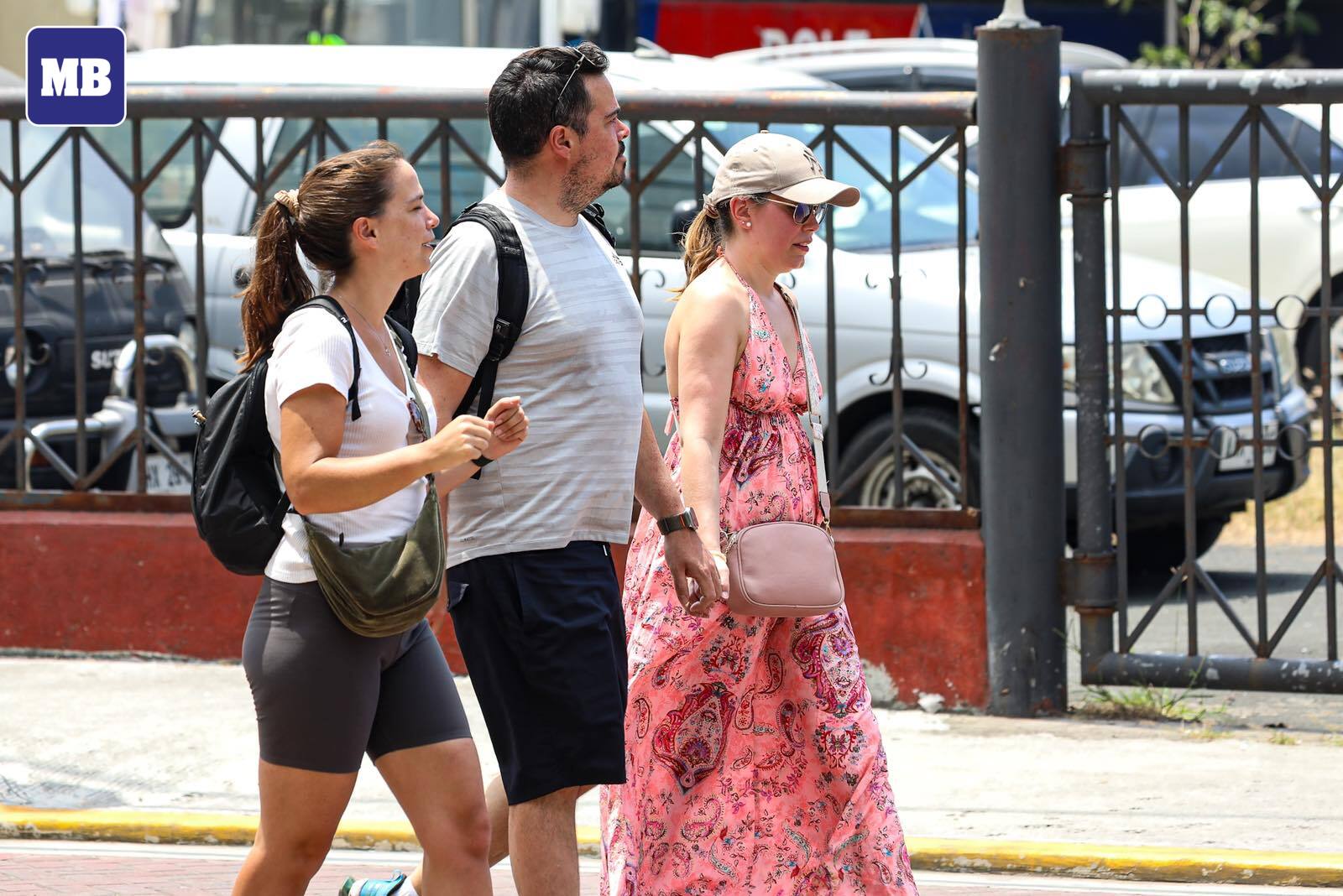Tourists in Intramuros.jpg